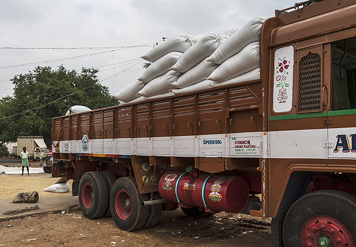 Loading the Trucks 2-Thekkady